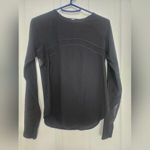 Lululemon Women's Long Sleeve Tee, Size Small, Black.